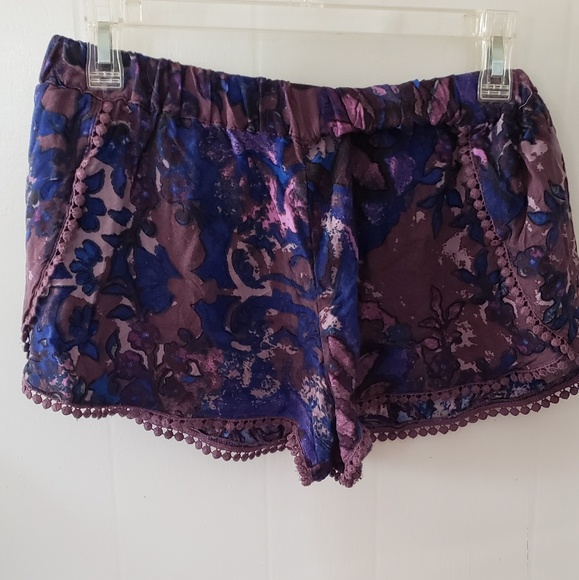 Shorts - Picture 1 of 2